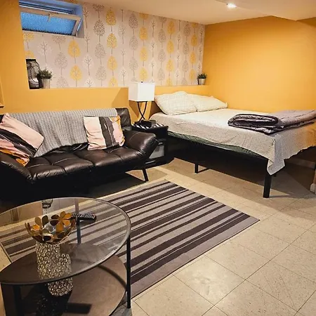 Warm Queens Apartment 5 Min From Laguardia 1 Min From Train